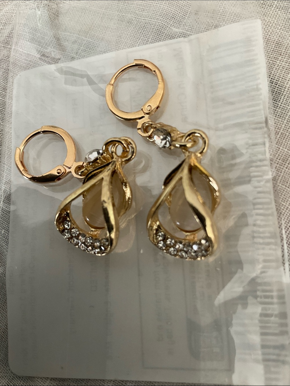 BRAND NEW GOLD PLATED SEAGRASS AND ZIRCONIA TEARDROP EARRINGS. - Picture 6 of 6